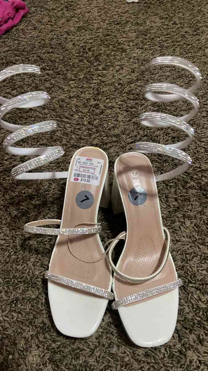 7 dollars Per Pairs Of Shoes Size 7 In Women