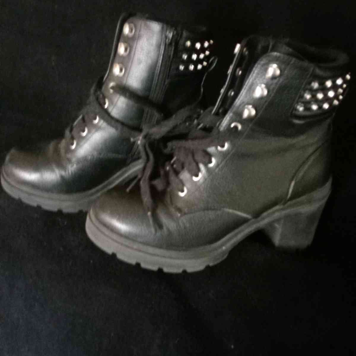 Womens Boots Size 6 and a half
