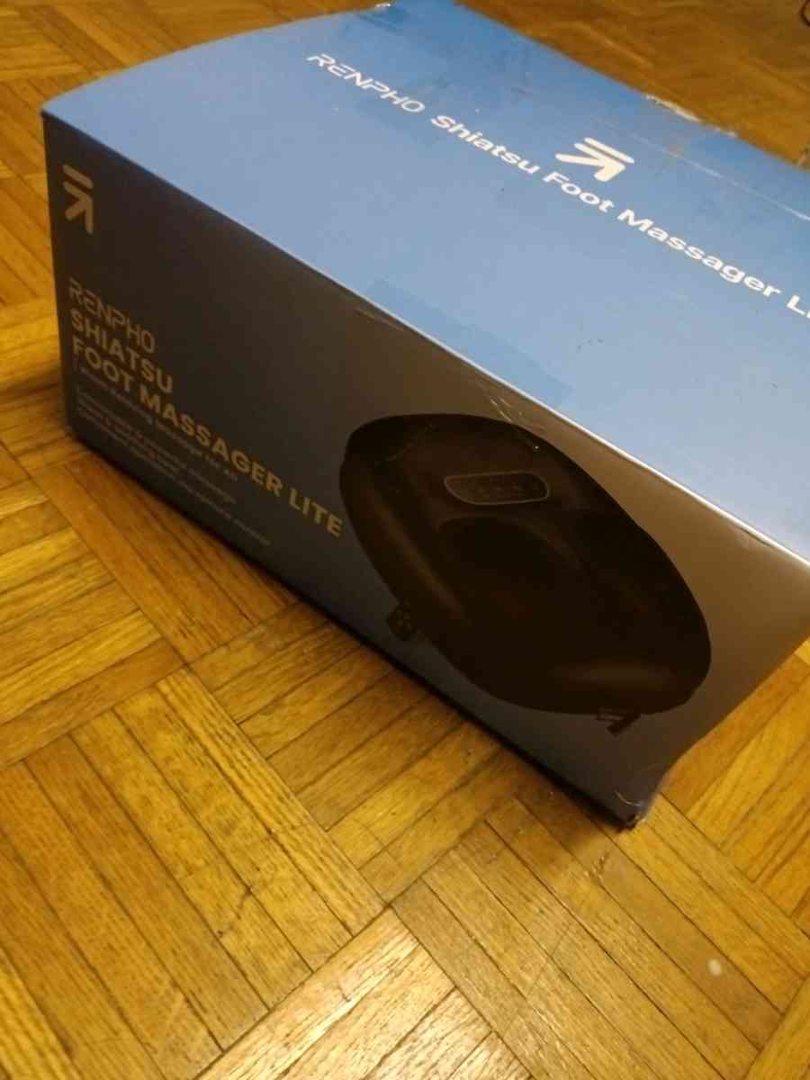 BRAND NEW Foot massager with remote