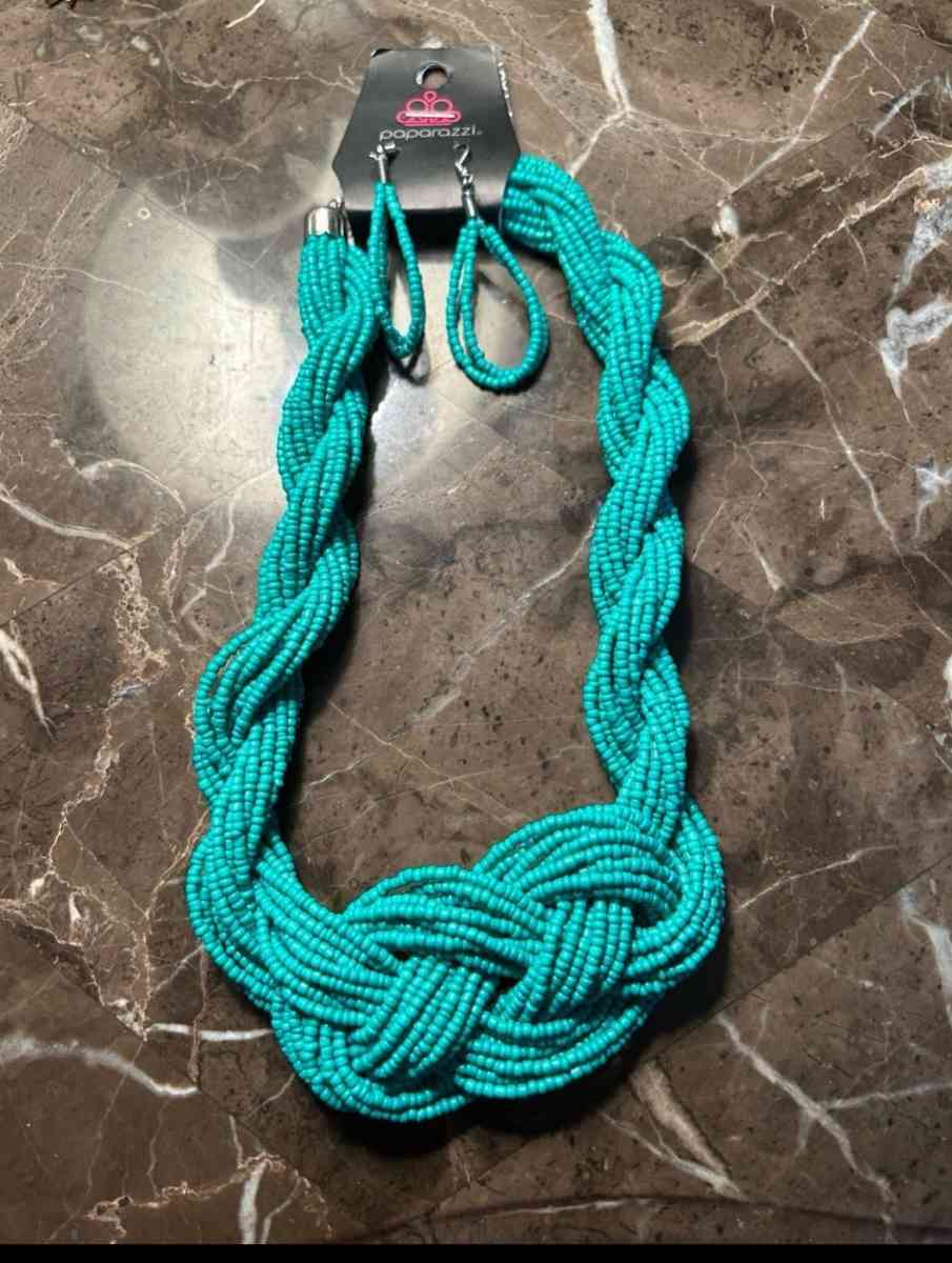 paparazzi blue retro necklace and earring set
