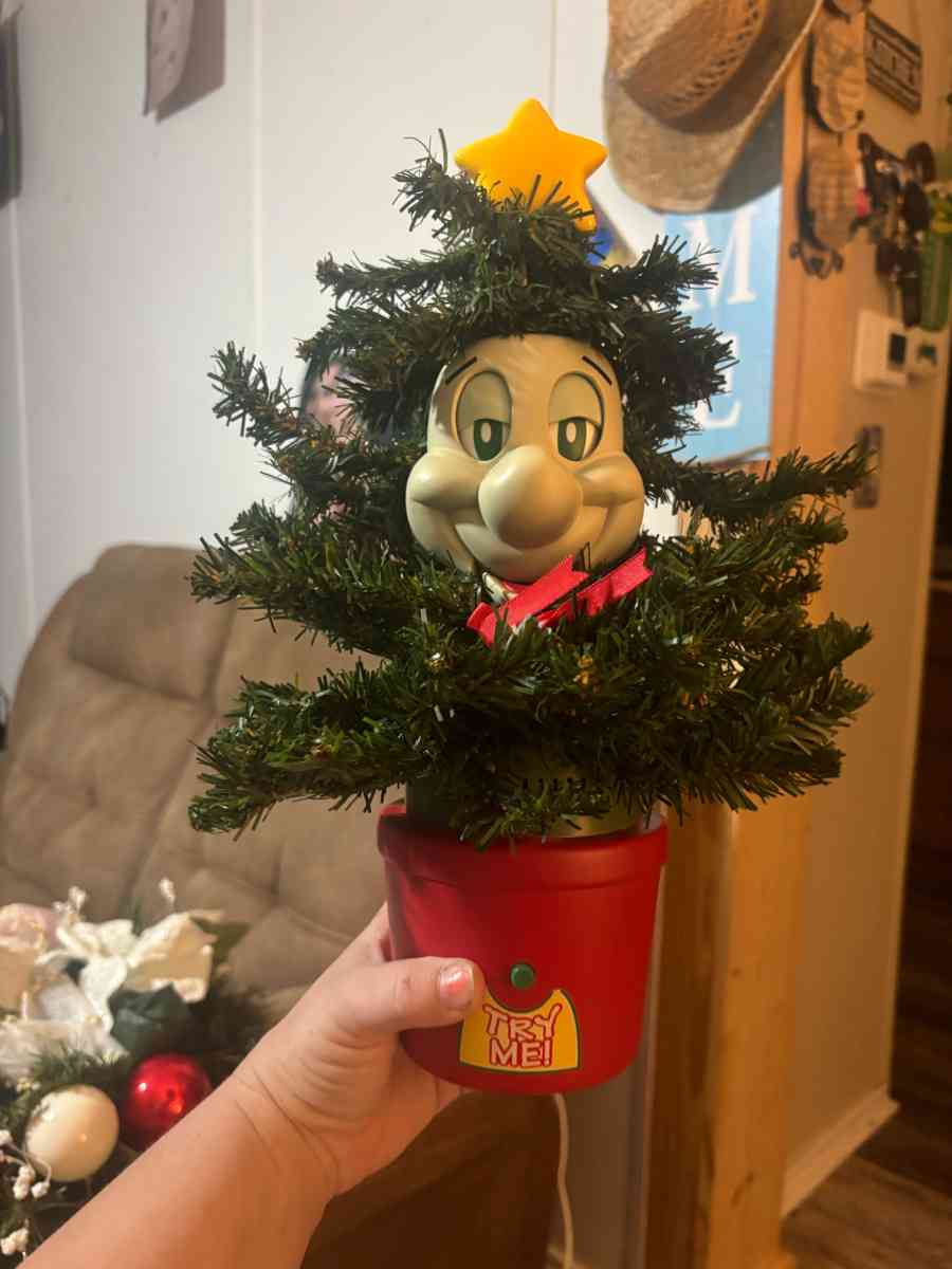 Talking and singing Christmas tree