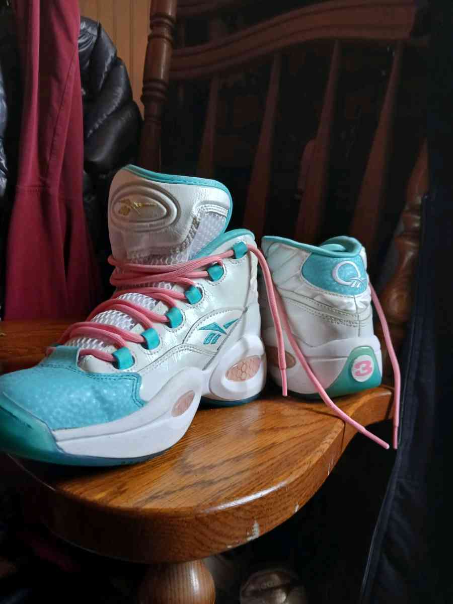 Reebok Question Trainers Allen Iversons Size 7 Pink and Blue