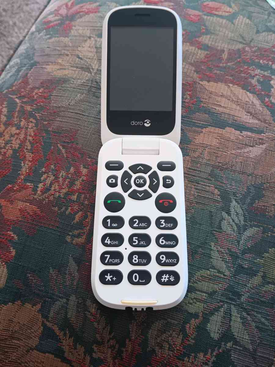 Consumer Cellular Doro Flip Phone