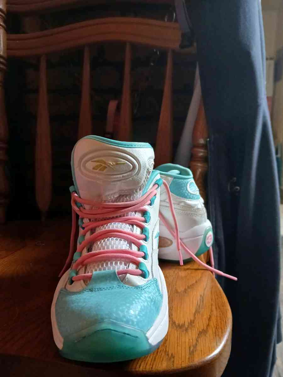 Reebok Question Trainers Allen Iversons Size 7 Pink and Blue