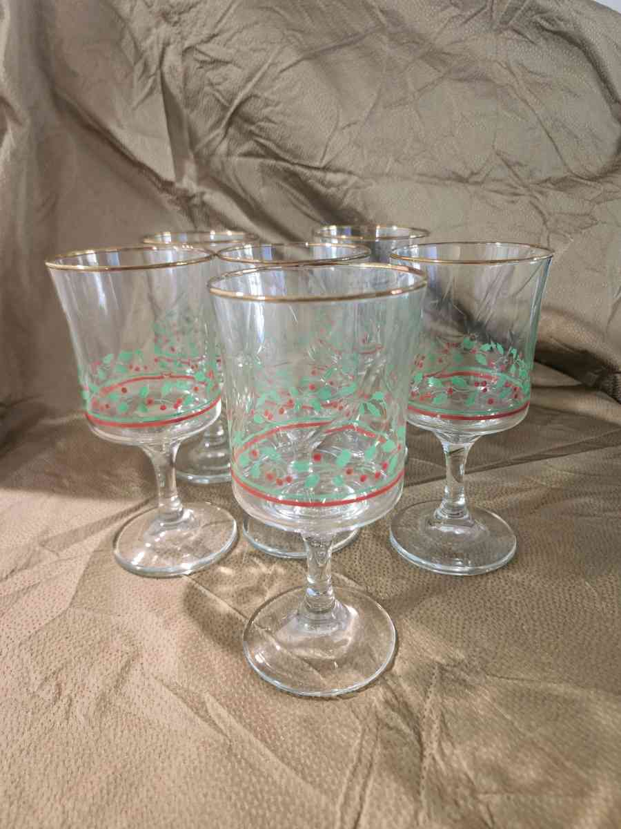set of 6 vintage Arbys Chritmas glasses
