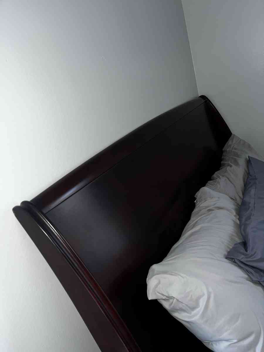 sleigh queen bed