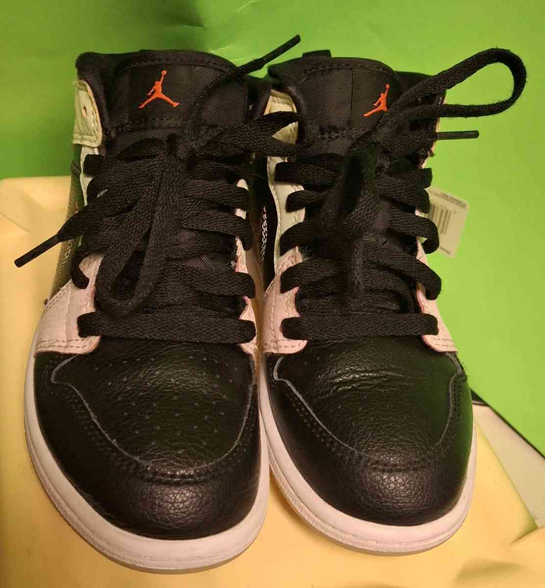 Nike Air Jordan 1 Mid Size 13 Sneaker Glow In The Dark