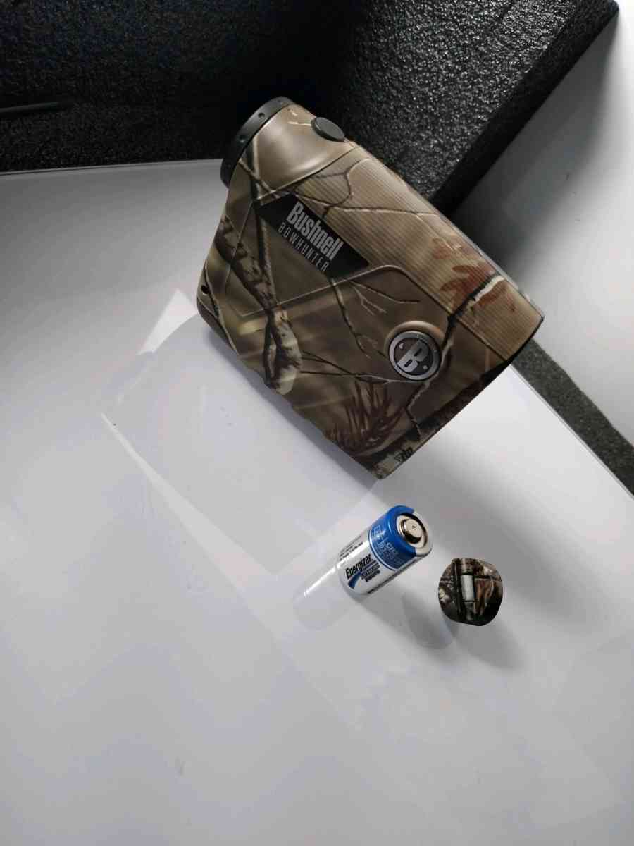 Bushnell rangefinderCamo Bowhunter Adam Clark edition