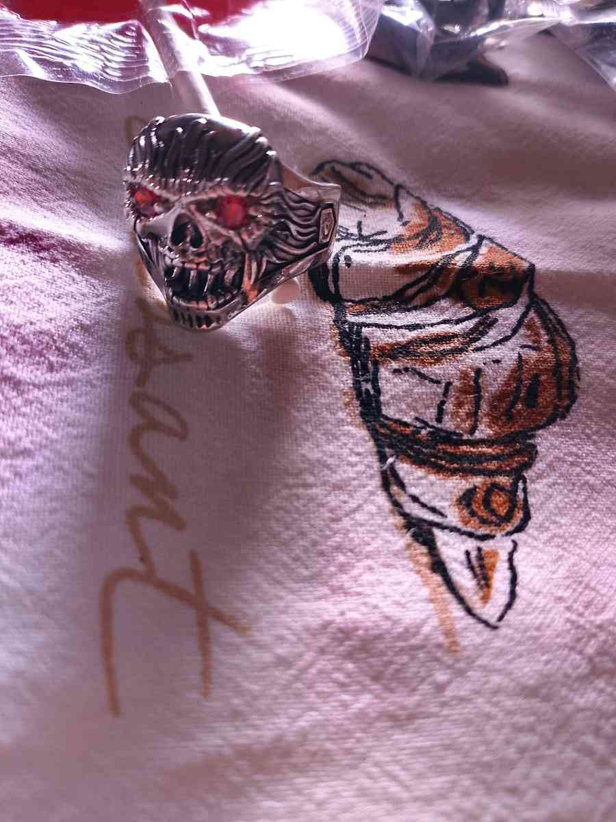 skull ring