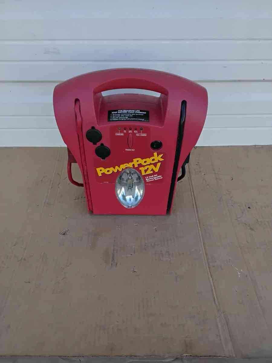 Nice 12 Volt Battery Jump Pack and with Light Like New