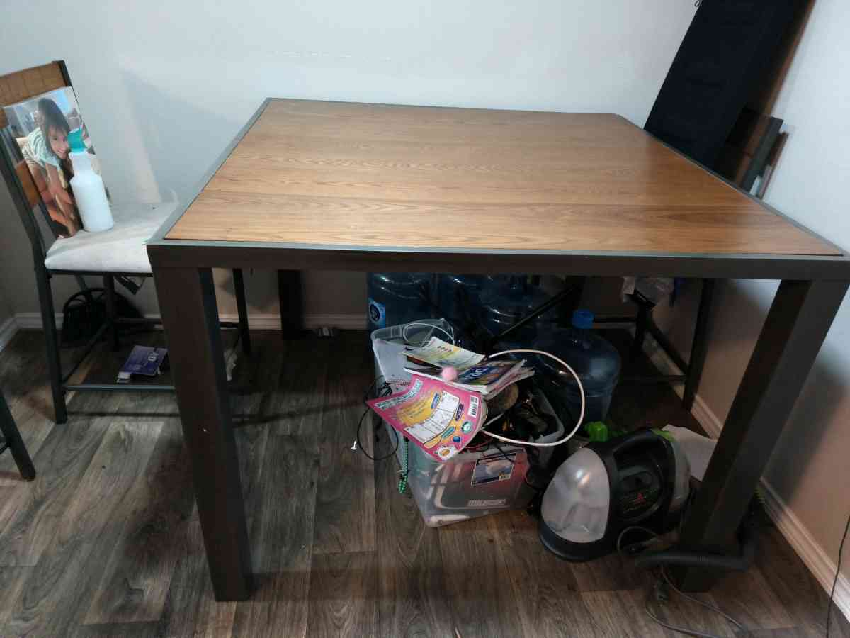 Table With 4 Chairs