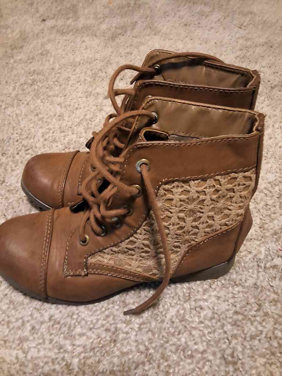 Dr Martins Womens Industrial Boot With safety toe