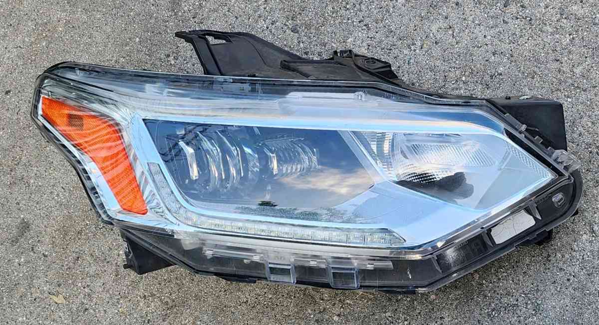 2019 2020 2021 2022 CHEVY TRAVERSE RIGHT PASSENGER HEADLIGHT