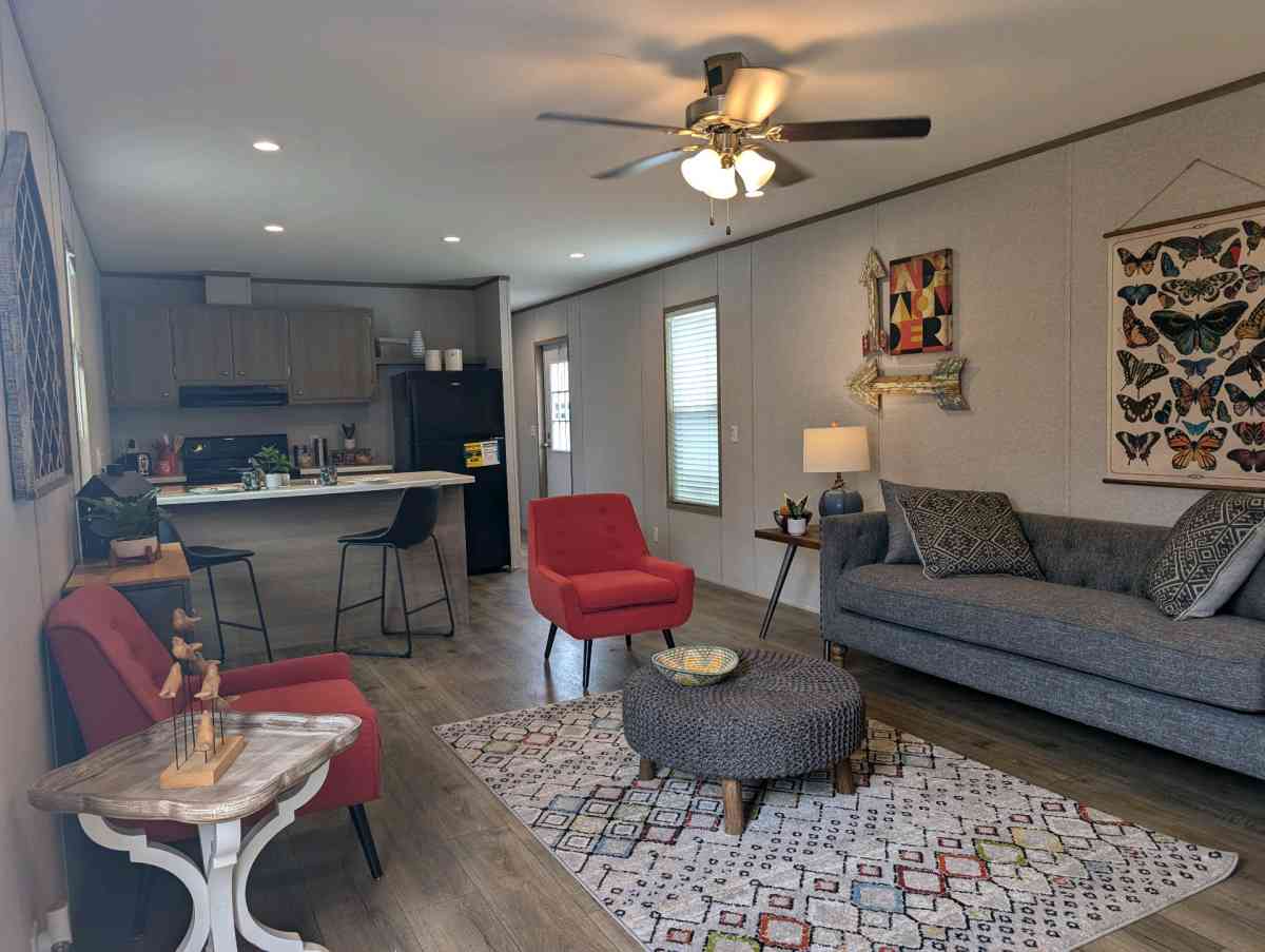 Singlewide Champion Home with 3 bedrooms and 2 bathrooms