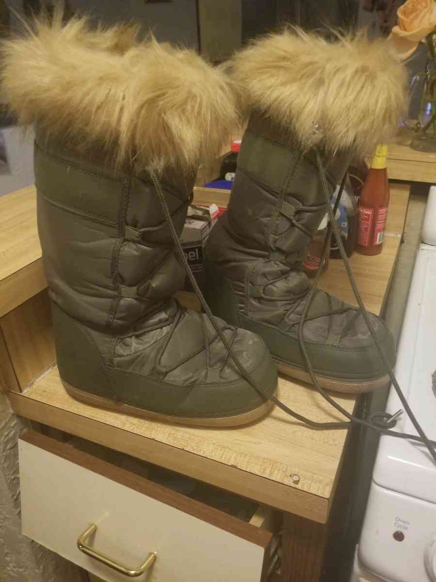 snow boots