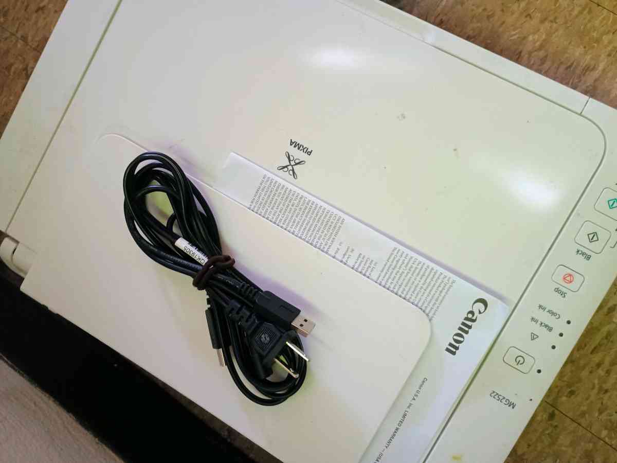 Canon PIXMA MG2522 Printer w cords