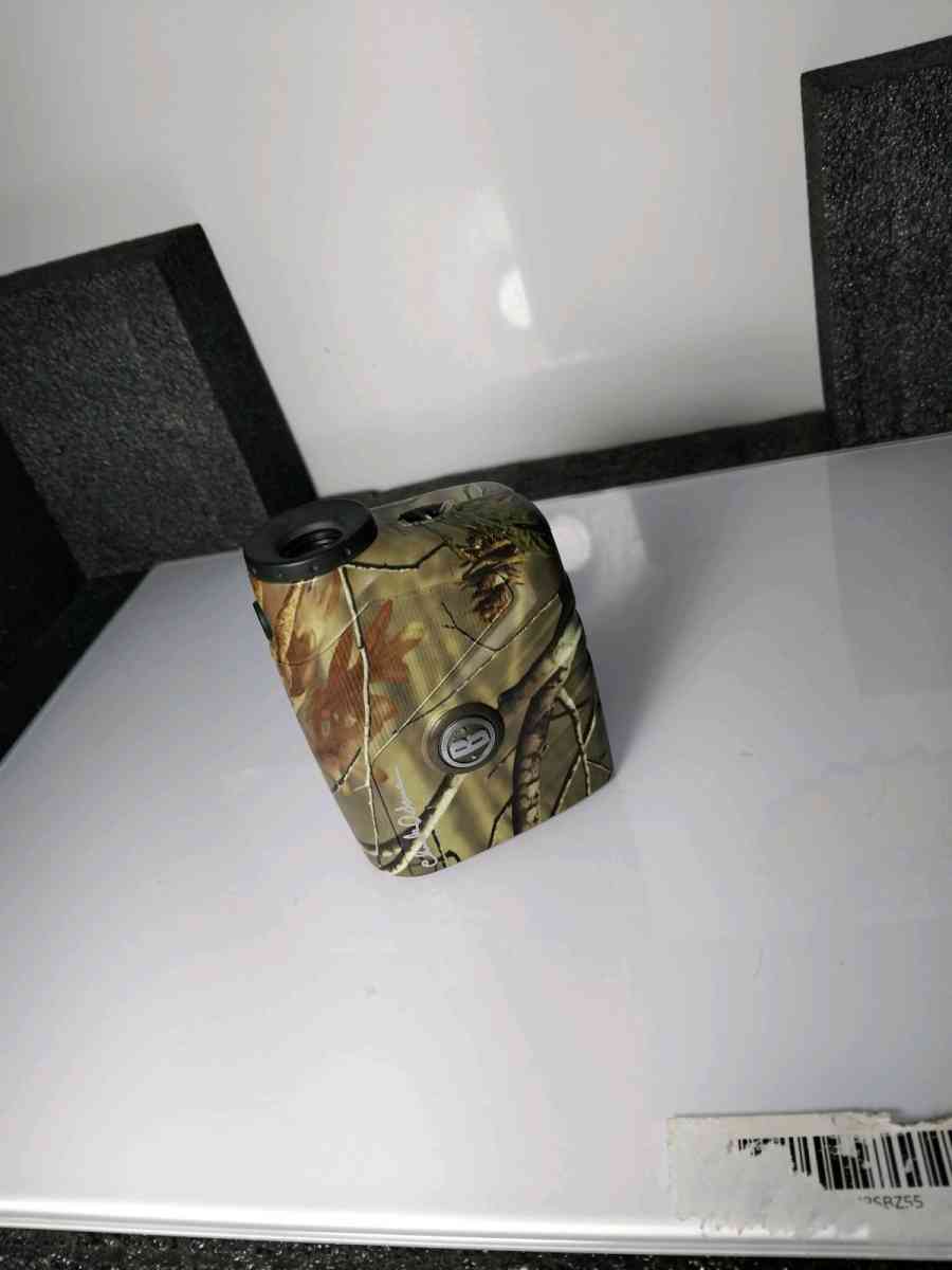 Bushnell rangefinderCamo Bowhunter Adam Clark edition