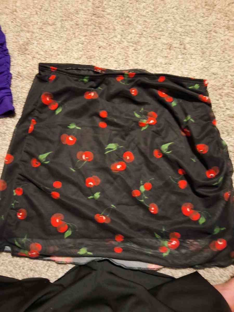 Black with cherries mini