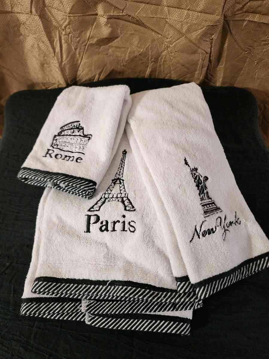 Decorative towel set