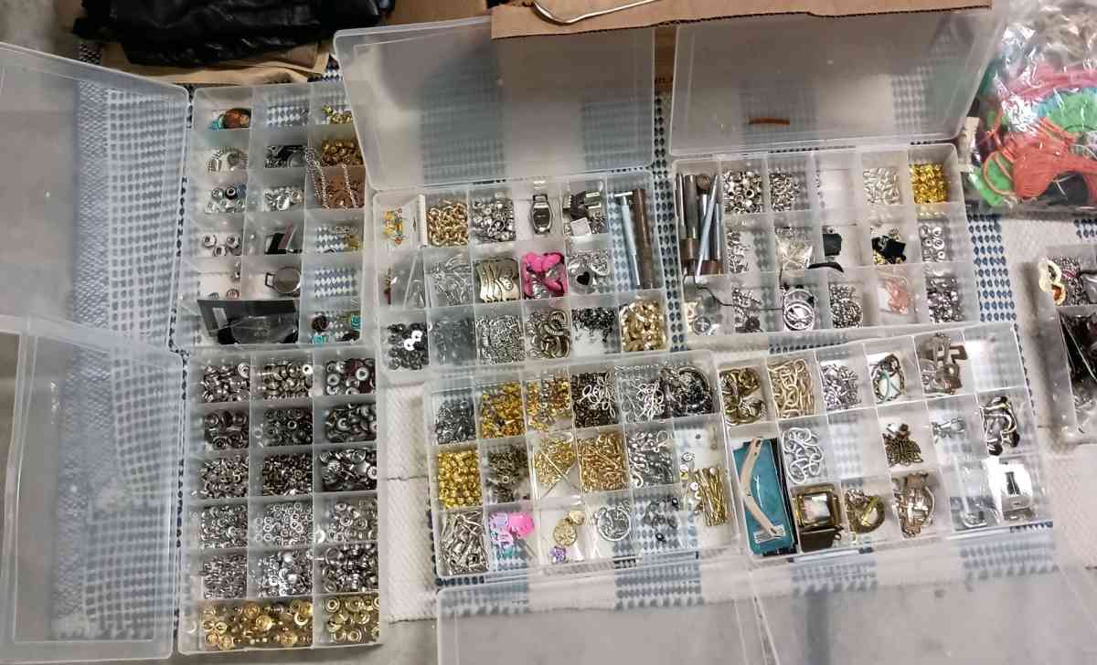 LARGE JEWELRY MAKING SET