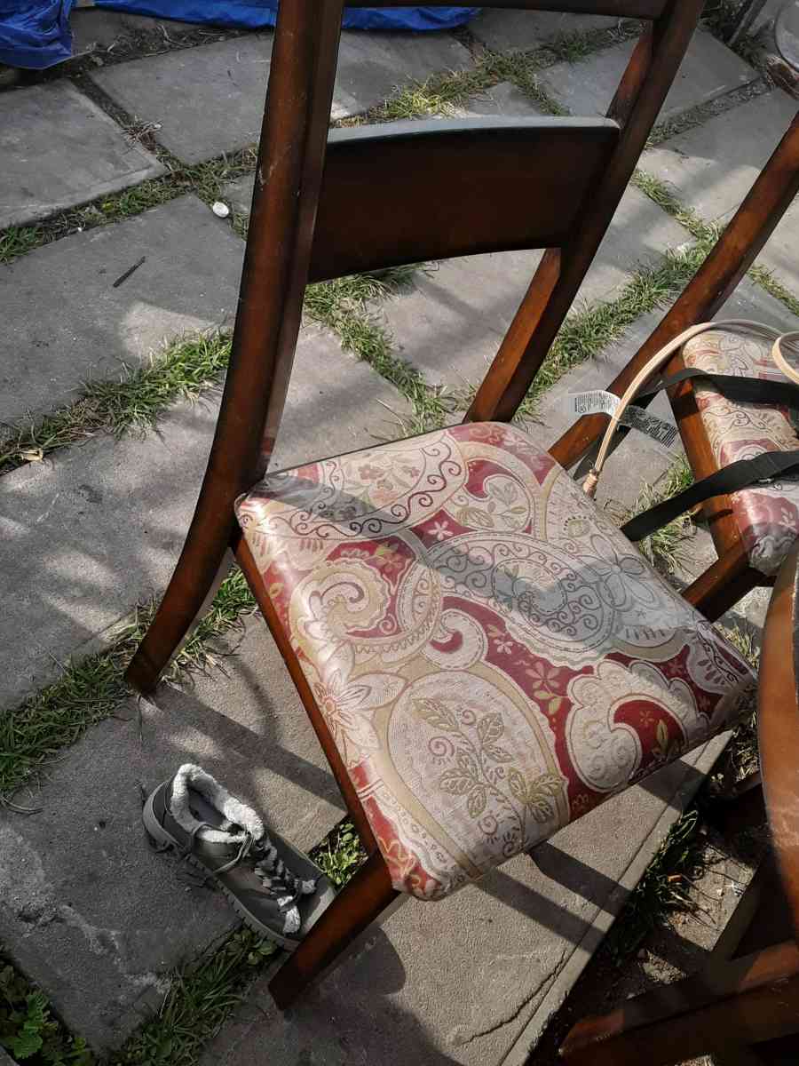 Round Wooden Dining Table 4 chairs