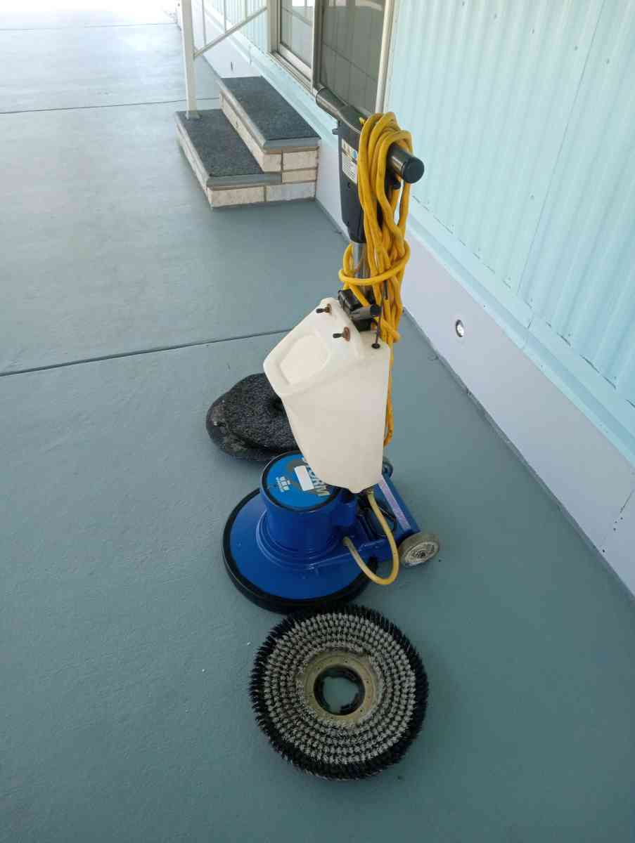 machine to polish floors or remove wax