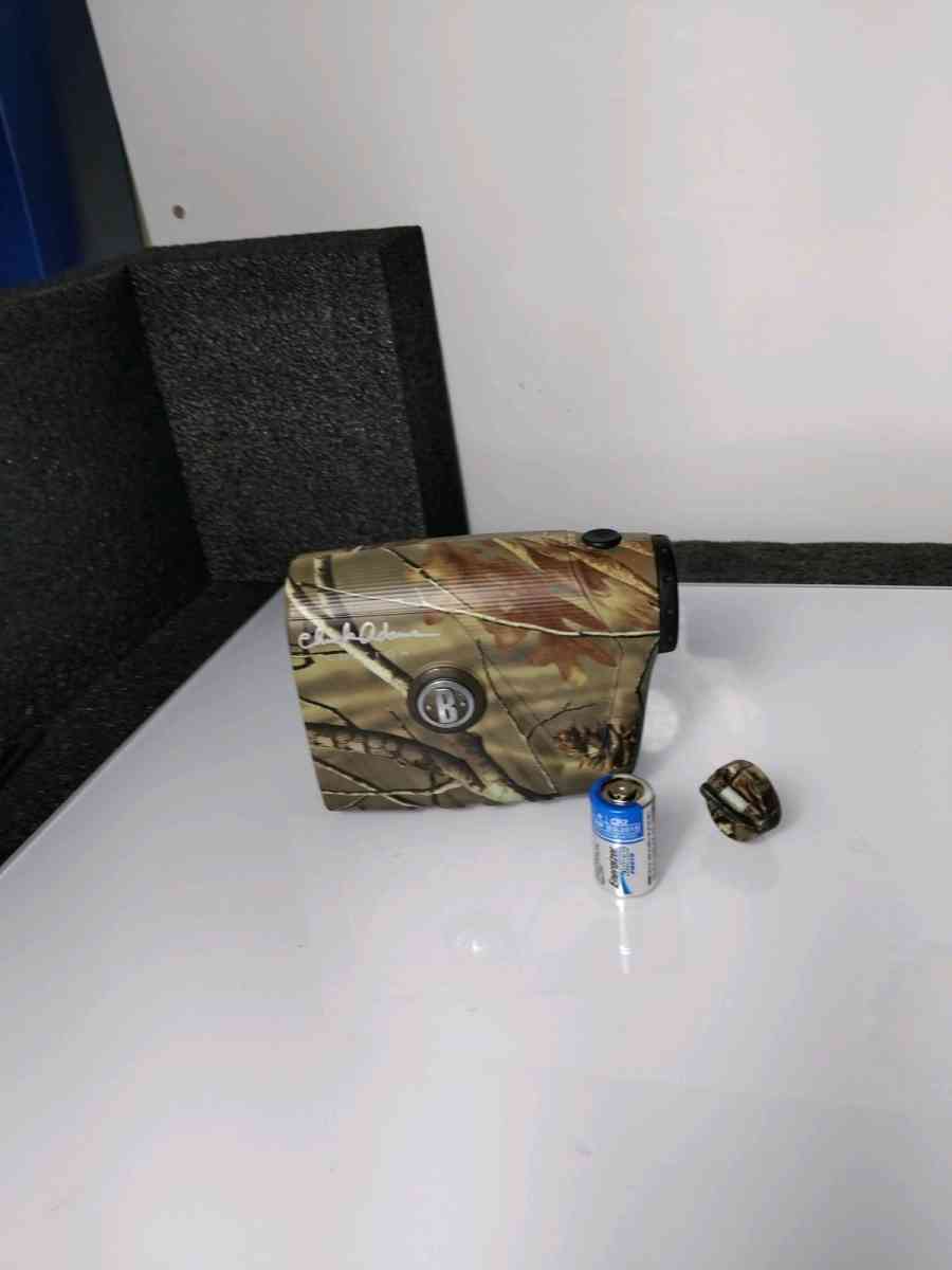 Bushnell rangefinderCamo Bowhunter Adam Clark edition