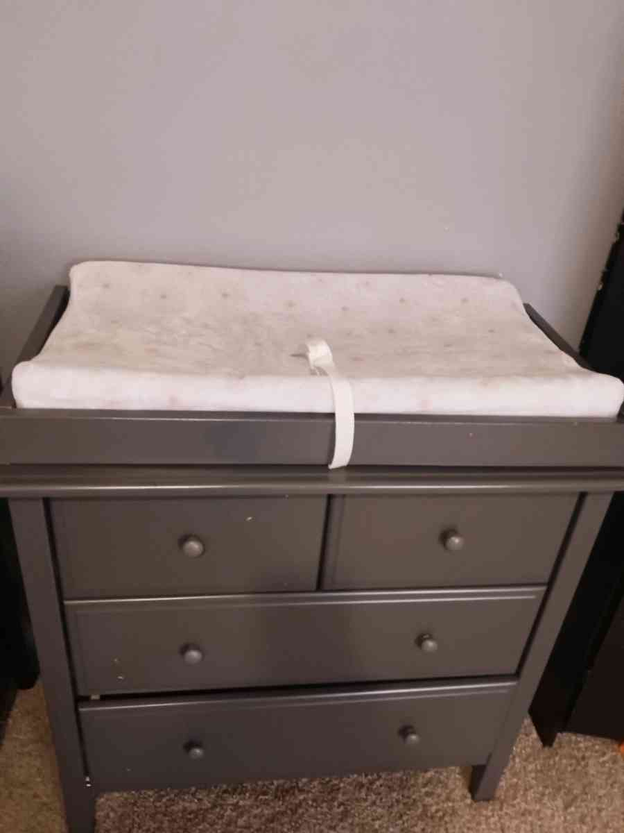 baby chaging table