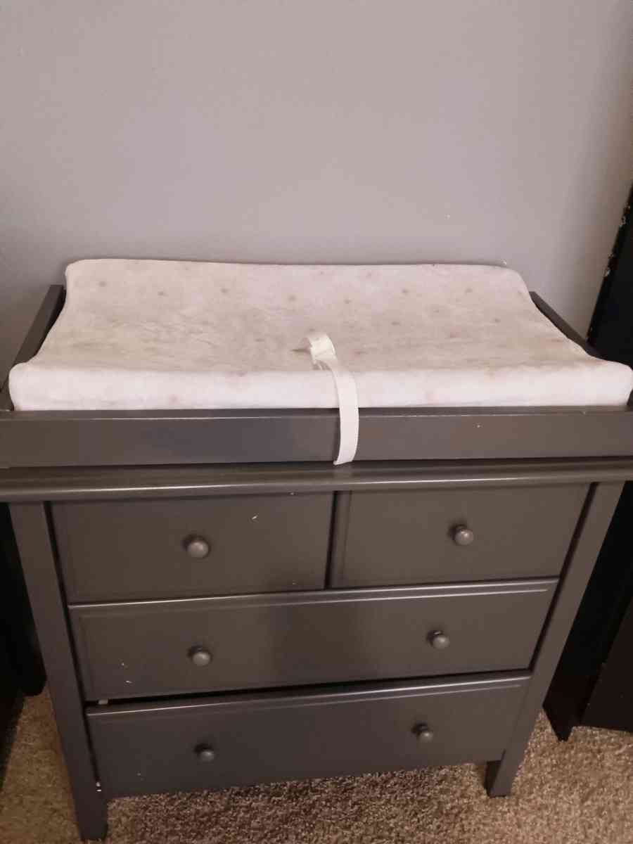baby chaging table