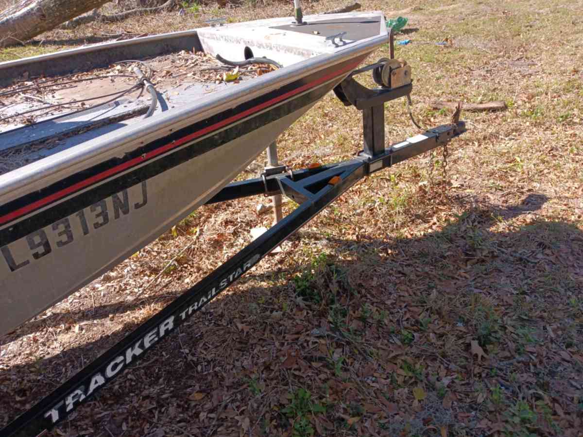 2006 bass tracker boat and tralier 300 or best offer