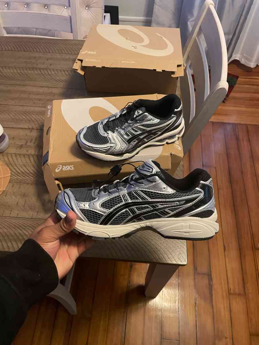 ASICS Kayano 14 in black and silver size 8