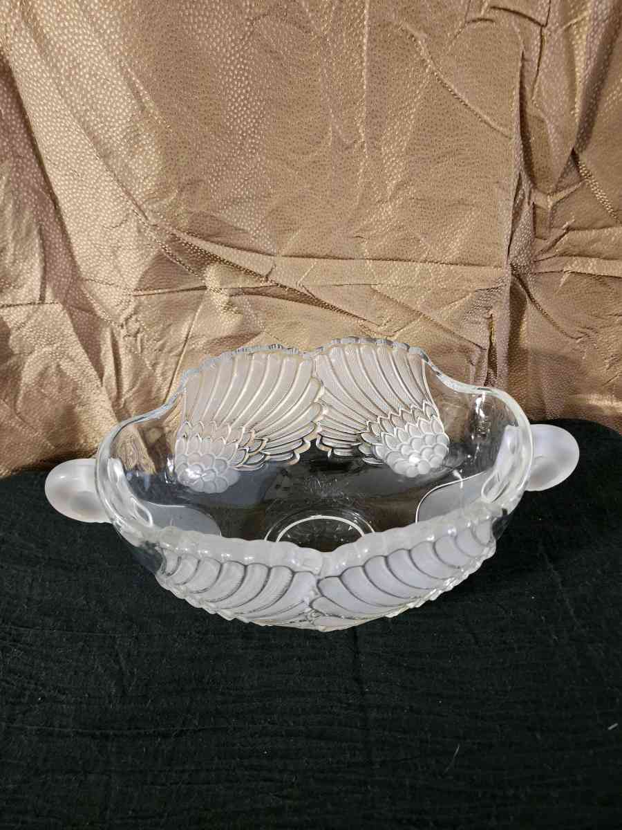 Frosted crystal swan bowl