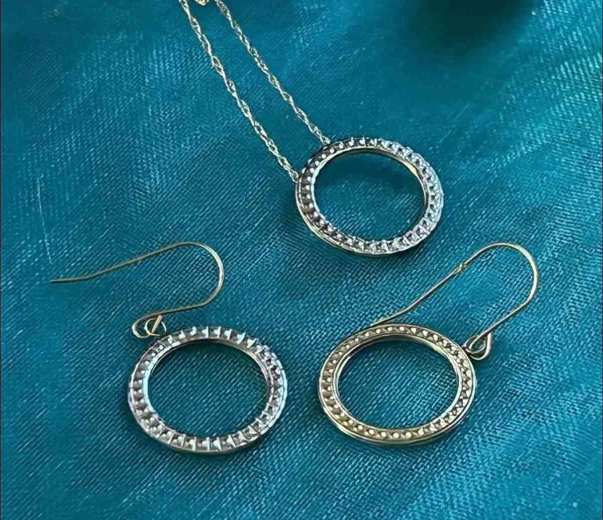 10K Gold Circle Pendant And  Earrings