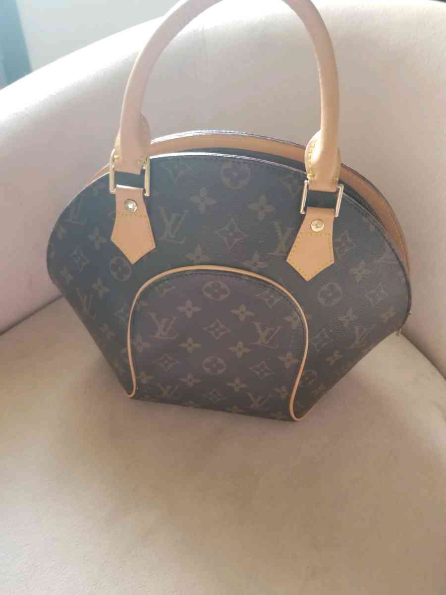 Louis Vuitton purse