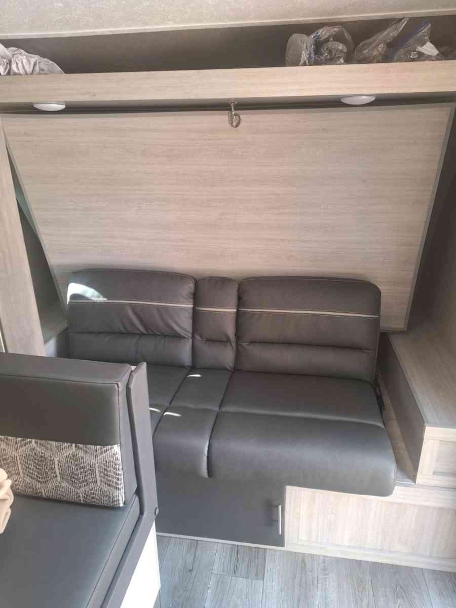 Catalina camper with bunkbeds slidout boughtit new use 3 tim