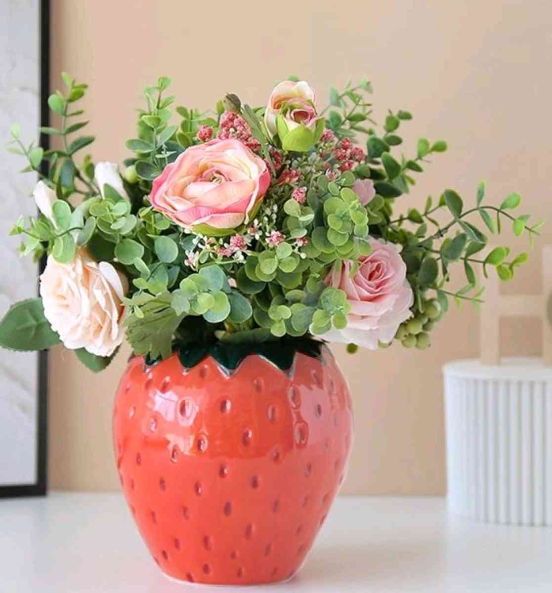 floreros strawberryshaped