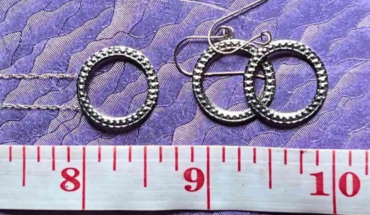 10K Gold Circle Pendant And  Earrings