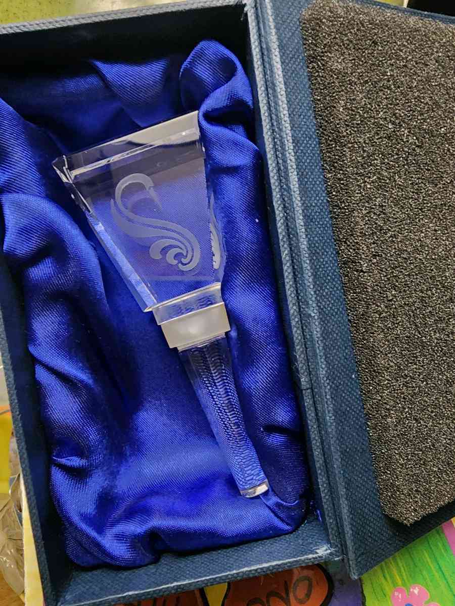 Crystal wine stopper