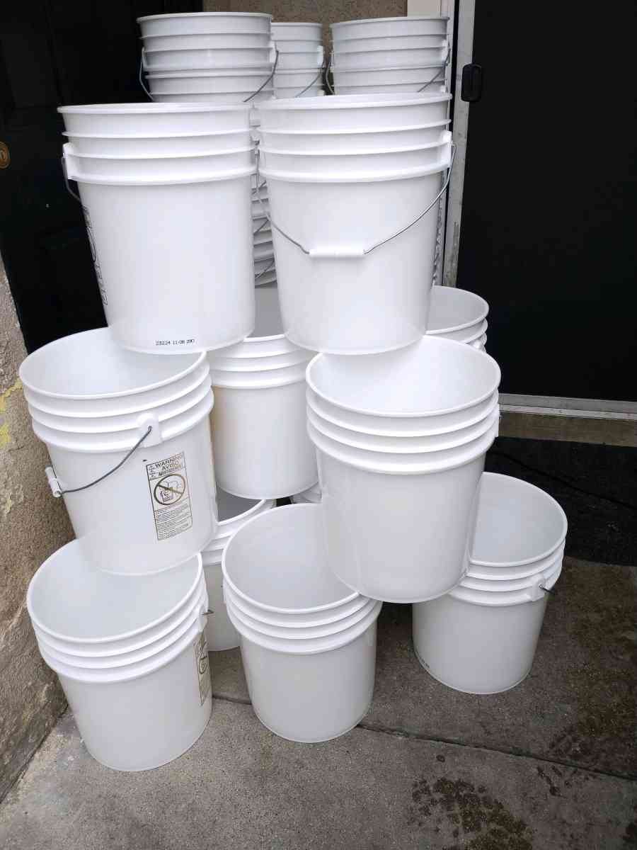 5 gallon buckets