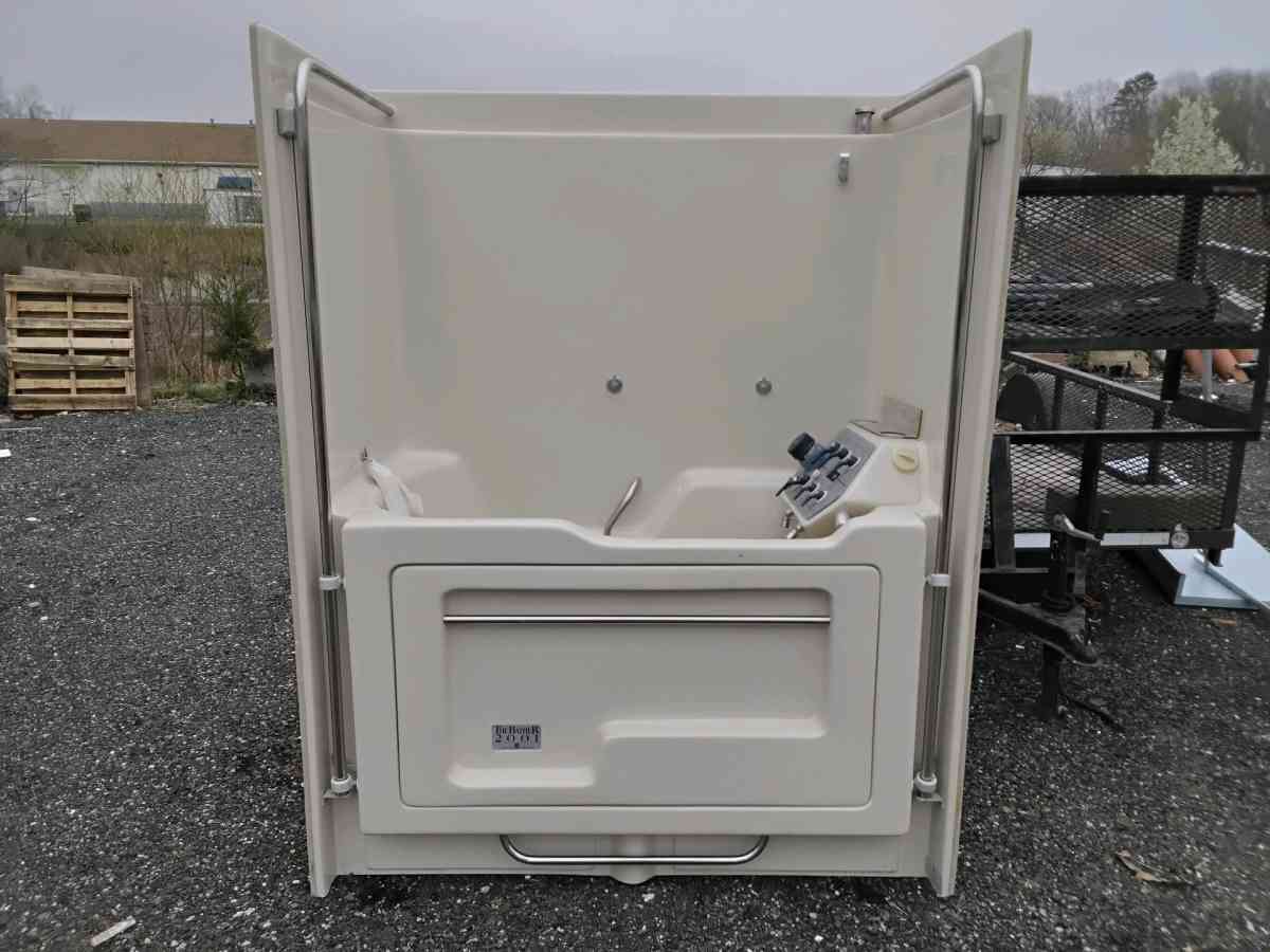 Walk In Bath Tub with Showering Head Plus Whirlpool Like New