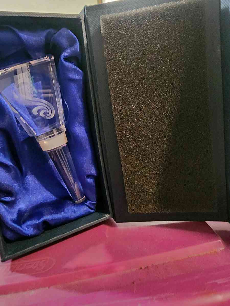 Crystal wine stopper