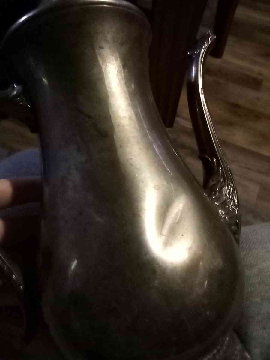 silver tea pot