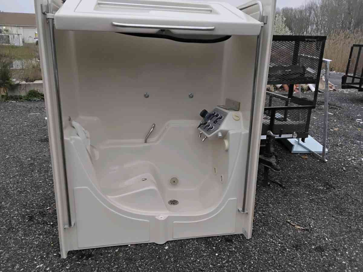 Walk In Bath Tub with Showering Head Plus Whirlpool Like New