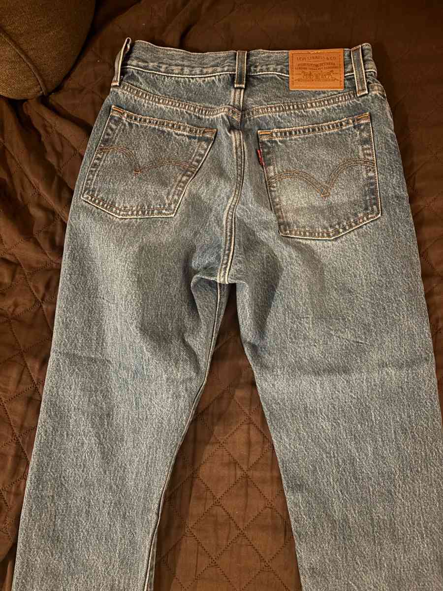 Levis women jeans