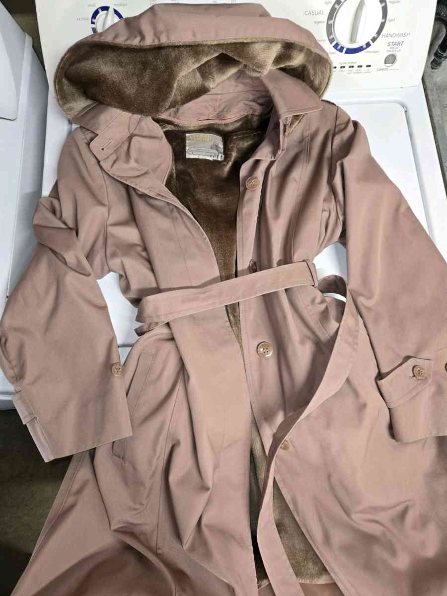 WOMENS  vintage LONG JACKET like new no flaws size med