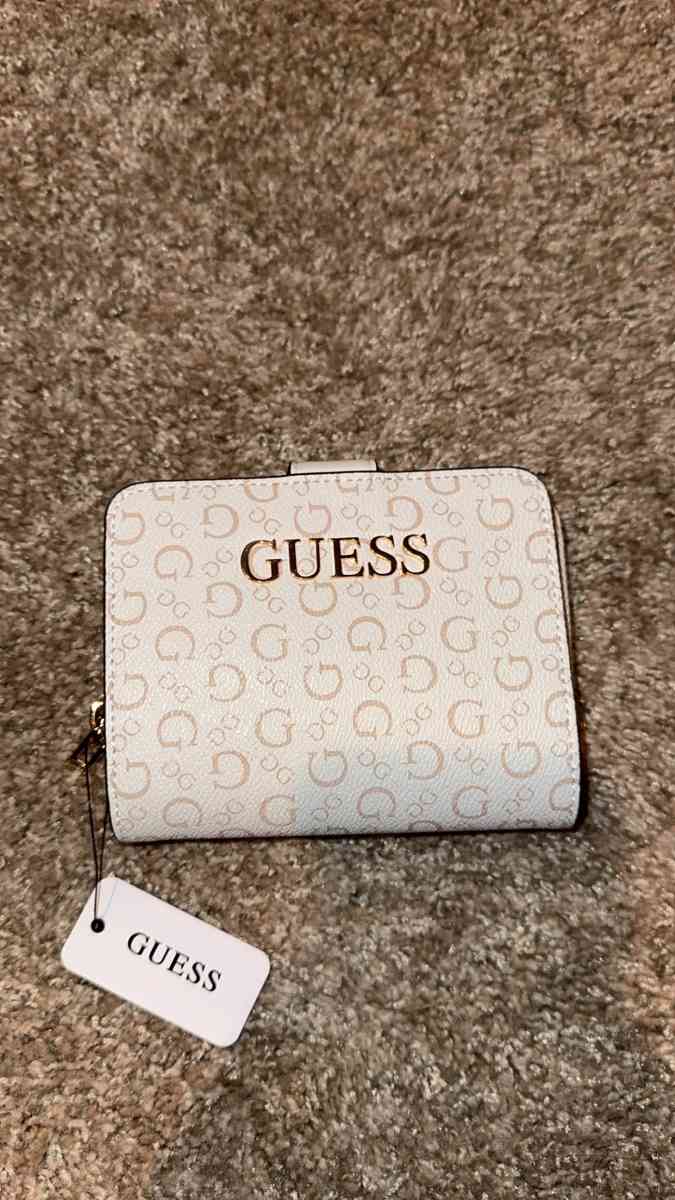 GUESS WALLET AND PURSE SET