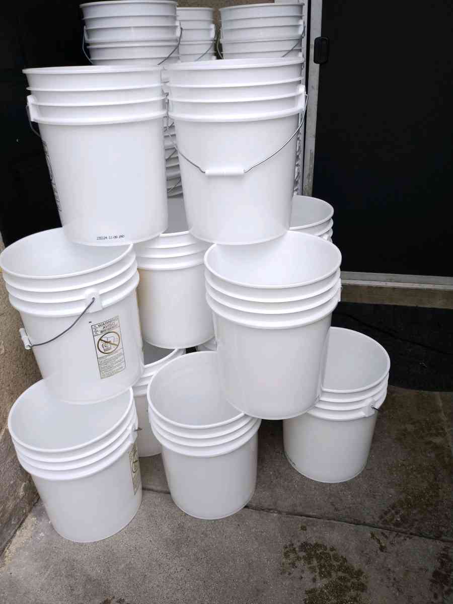 5 gallon buckets