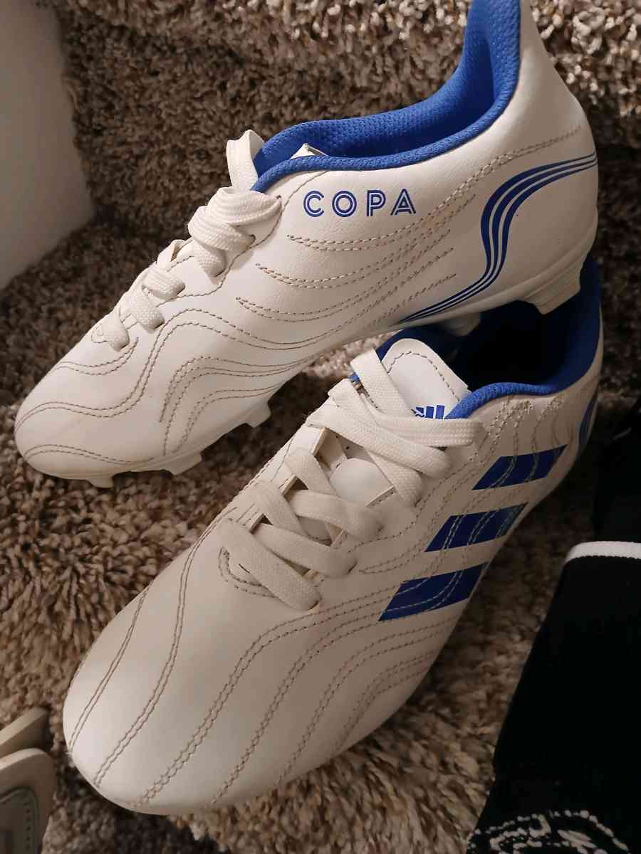 Adidas Copa cleats sz6 youth