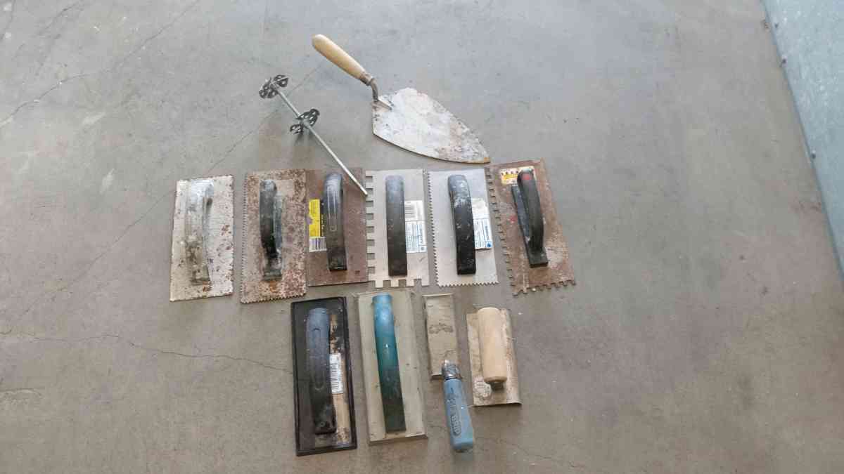 the sheel vinyl notched trowel plastic metal