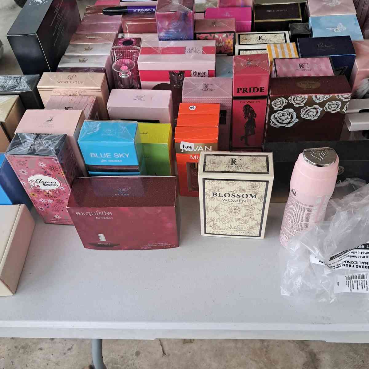 220 Pairs Of mixed shoes